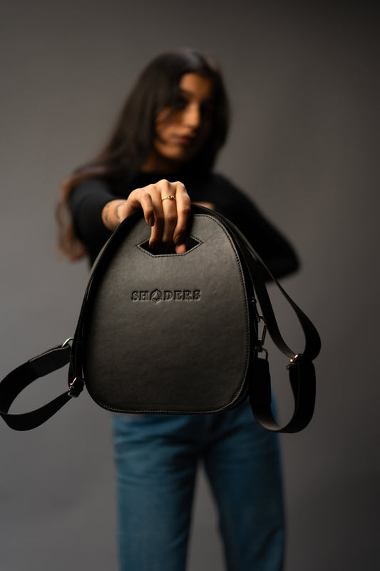 BLACK CLASSIC CROSSBODY BAG